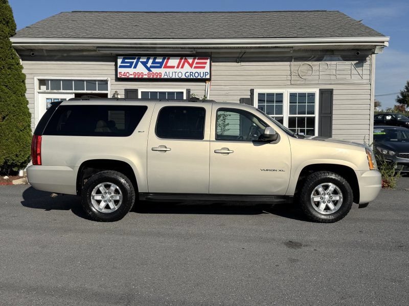 Used 2011 GMC Yukon XL SLT w/ SLT-2 Equipment Package AWD/4WD image 1
