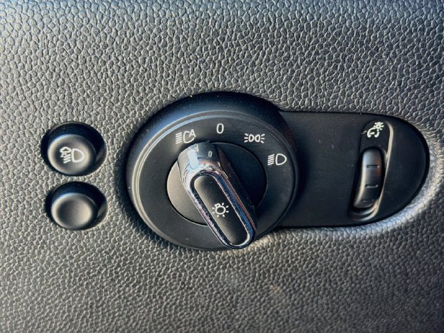Used 2024 MINI Cooper S w/ Signature Upholstery Package FWD image 29