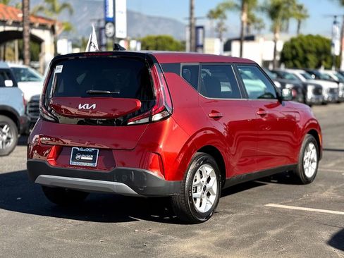 Used 2023 Kia Soul LX w/ LX Technology Package image 9