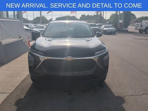 Used 2024 Chevrolet Trax LS w/ LS Convenience Package FWD image 12