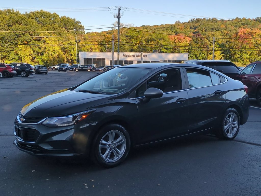 Used 2018 Chevrolet Cruze LT w/ Convenience Package FWD image 2
