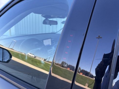 Used 2022 Ford Explorer XLT w/ Equipment Group 202A image 11