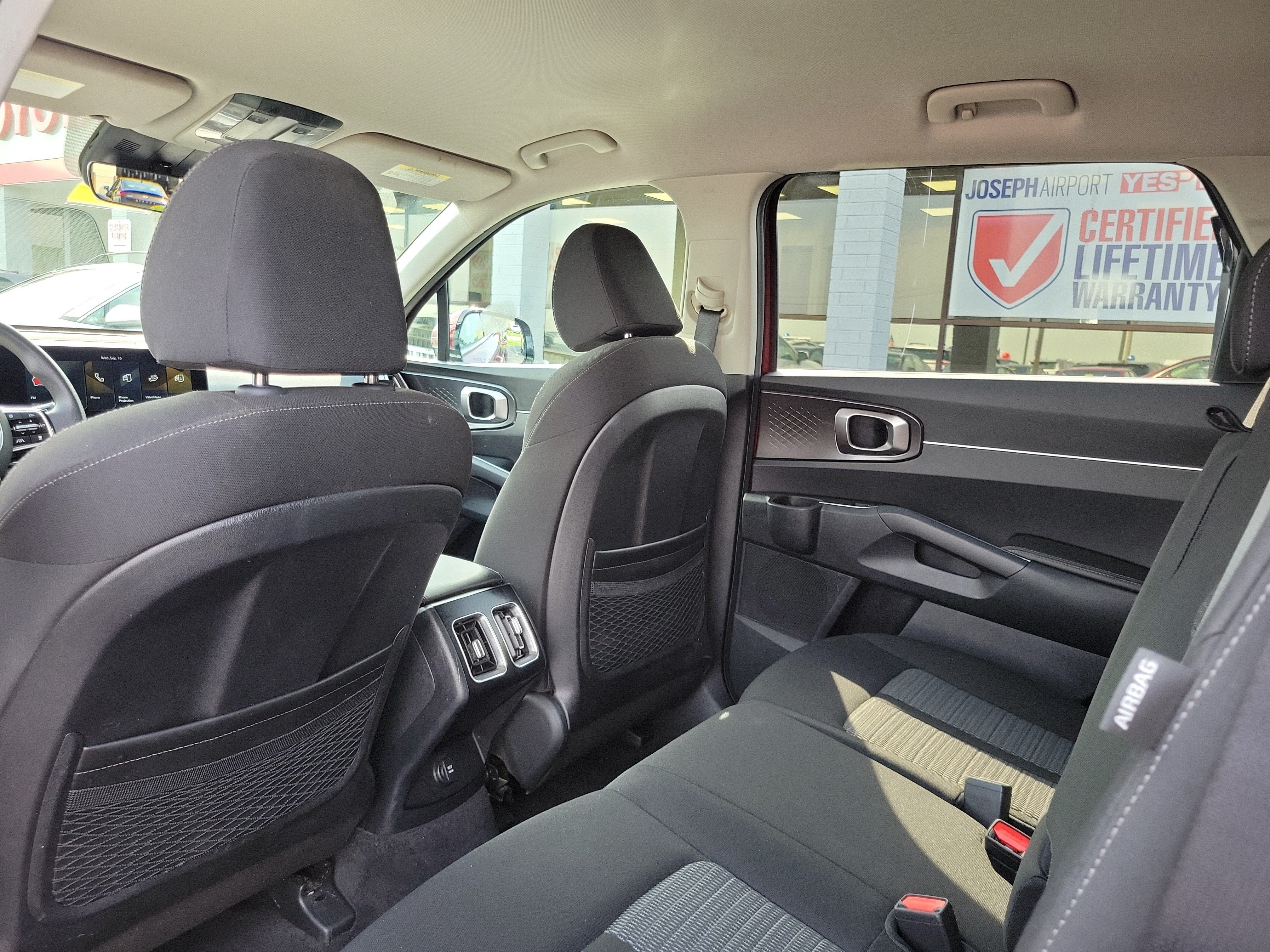 Used 2025 Kia Sorento LX FWD image 14