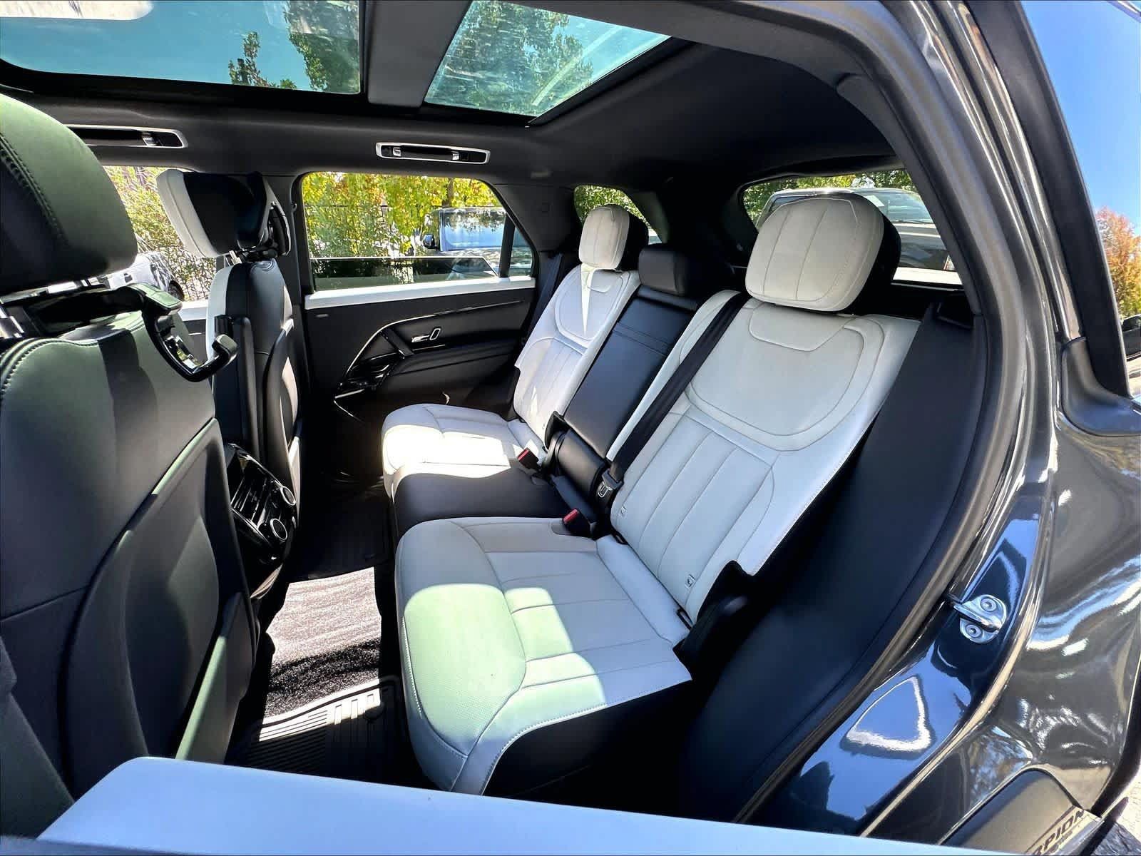 New 2026 Land Rover Range Rover Sport Dynamic SE AWD/4WD image 12