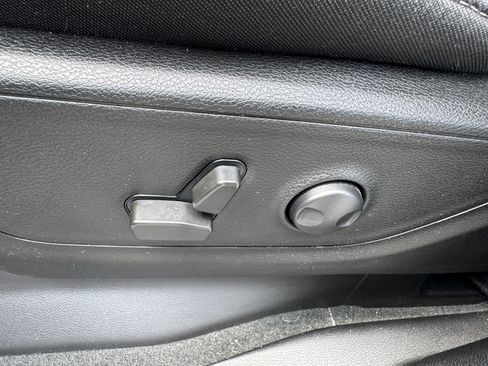 Used 2022 RAM 1500 Big Horn w/ Night Edition RWD image 10