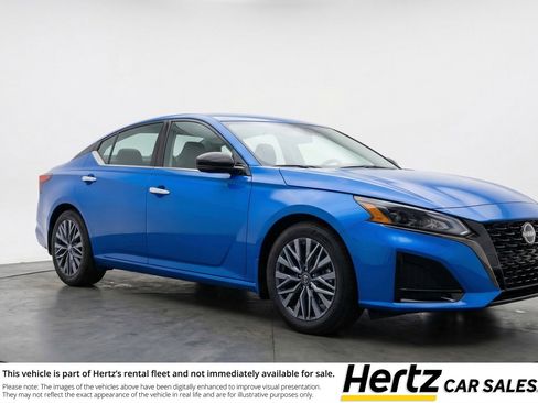 Used 2025 Nissan Altima 2.5 SV image 1