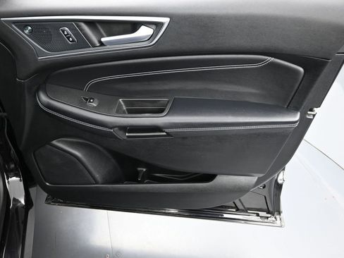 Used 2024 Ford Edge Titanium image 19