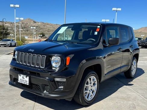 Used 2023 Jeep Renegade Latitude AWD/4WD image 3