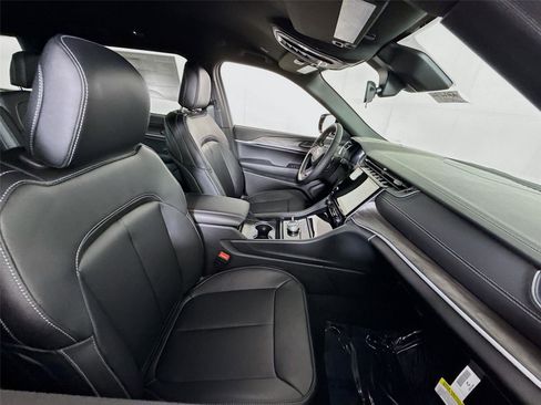 New 2025 Jeep Grand Cherokee L Limited w/ Black Appearance Package image 23