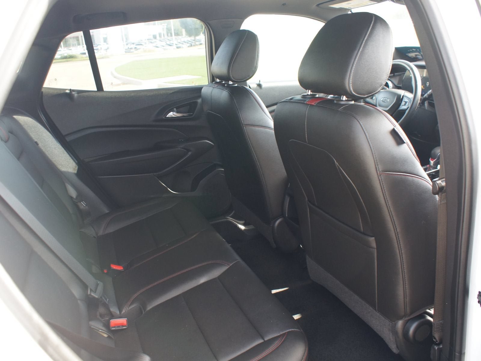 Used 2025 Chevrolet Trax RS w/ Sunroof Package FWD image 22