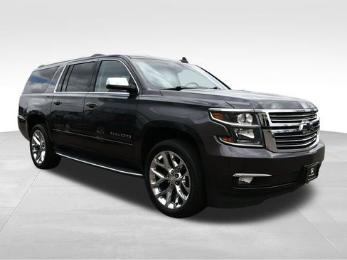 Used 2018 Chevrolet Suburban Premier AWD/4WD image 10