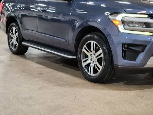Used 2022 Ford Expedition XLT image 16