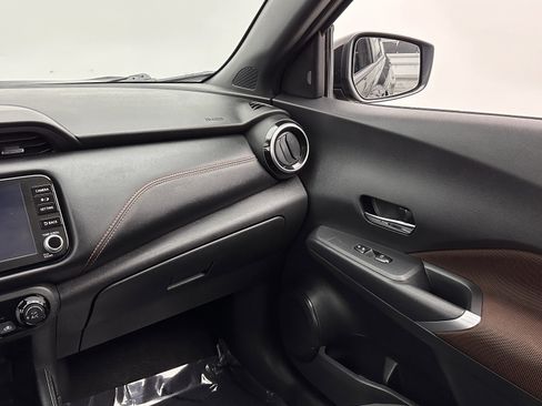 Used 2024 Nissan Kicks SR image 27