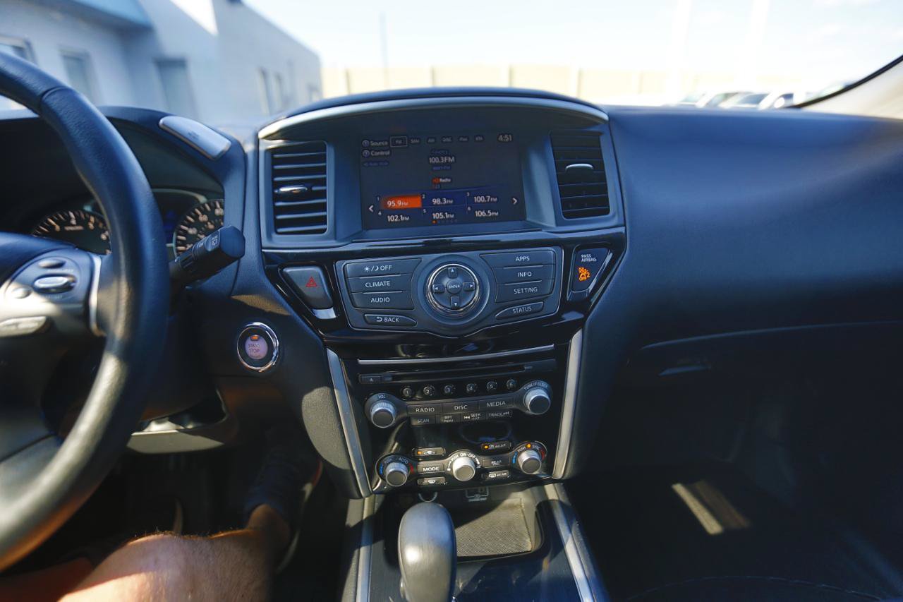 Used 2020 Nissan Pathfinder SV FWD image 8