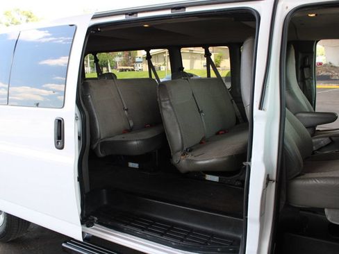 Used 2020 Chevrolet Express 3500 LT w/ LT Preferred Equipment Group RWD image 12