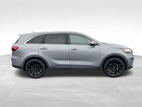 Used 2019 Kia Sorento L image 2