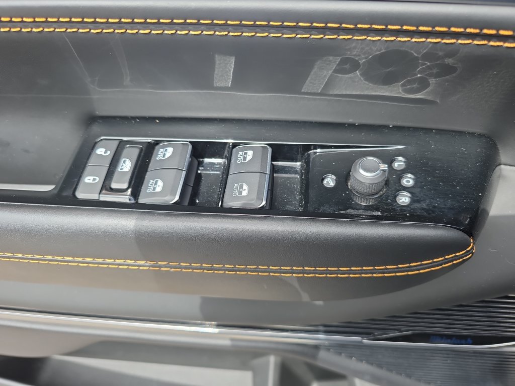 Used 2023 Jeep Grand Wagoneer Series III AWD/4WD image 31