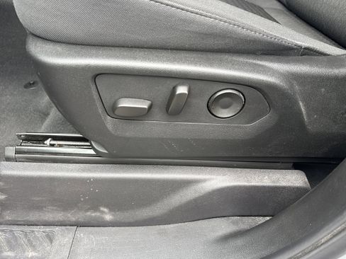 Used 2024 Chevrolet Silverado 2500 Custom w/ Custom Value Package image 7