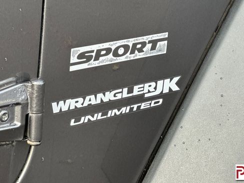 Used 2018 Jeep Wrangler Unlimited Sport S image 31