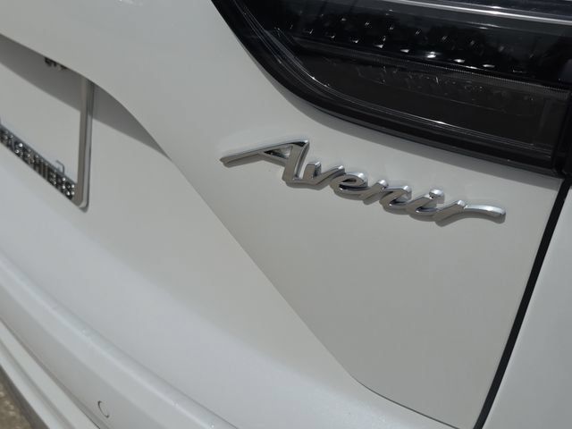 Used 2025 Buick Envision Avenir AWD/4WD image 6