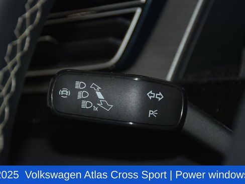 Used 2025 Volkswagen Atlas Cross Sport SE image 10