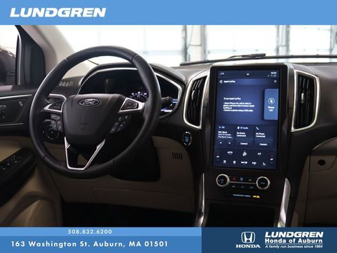 Used 2021 Ford Edge Titanium image 4