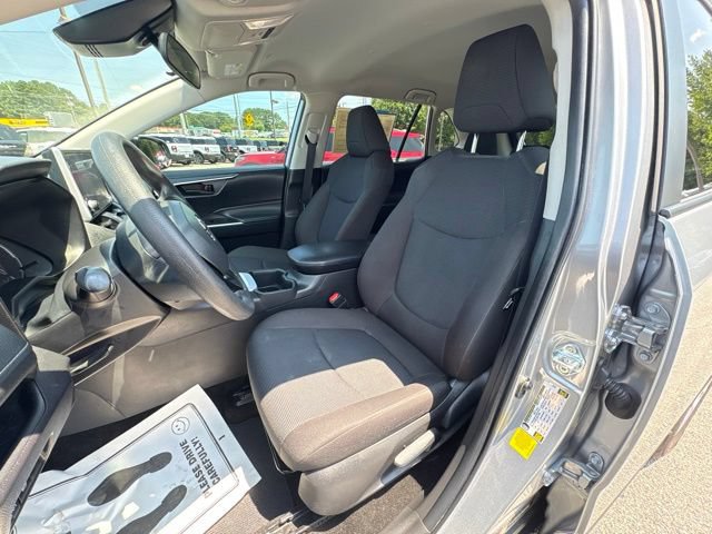 Used 2025 Toyota RAV4 LE FWD image 12