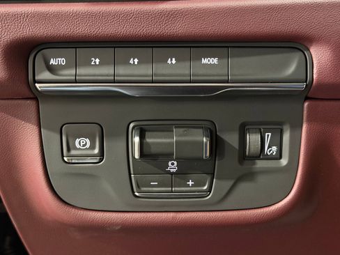New 2026 Cadillac Escalade ESV Luxury AWD/4WD image 16