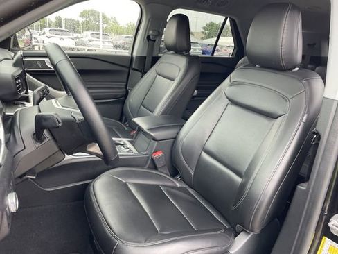 Used 2022 Ford Explorer XLT w/ Equipment Group 202A AWD/4WD image 26