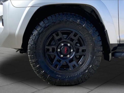 Used 2022 Toyota 4Runner SR5 Premium w/ Moonroof Package RWD image 11