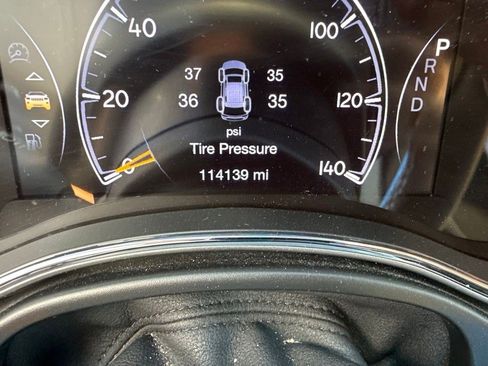 Used 2019 Jeep Grand Cherokee Altitude AWD/4WD image 12
