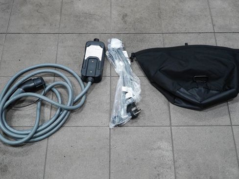 Used 2025 BMW i7 M70 w/ Executive Package image 32