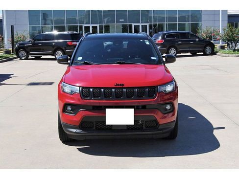 Used 2023 Jeep Compass Latitude AWD/4WD image 8