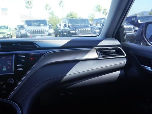 Used 2019 Toyota Camry SE FWD image 33