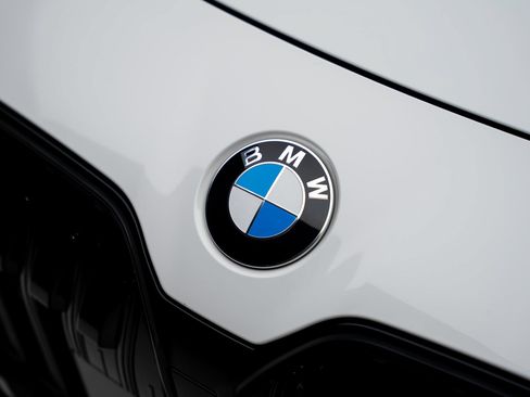 Used 2024 BMW 740i xDrive w/ Executive Package AWD/4WD image 16
