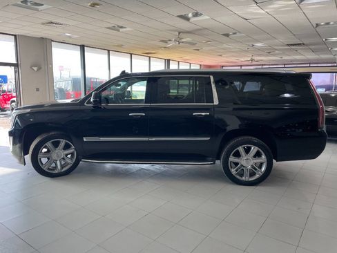Used 2018 Cadillac Escalade ESV Luxury image 4