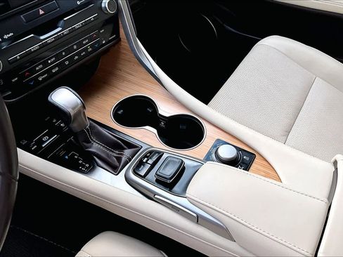 Used 2019 Lexus RX 350L image 17