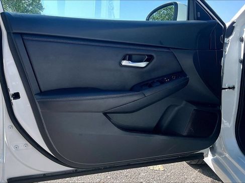 Used 2025 Nissan Sentra SV FWD image 22
