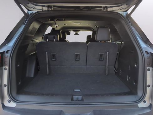 Used 2023 Chevrolet Traverse RS FWD image 9