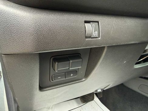 Used 2025 Chevrolet Colorado Trail Boss image 15