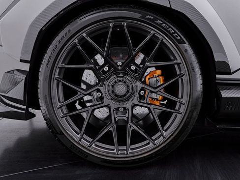 Used 2025 Lamborghini Urus Performante AWD/4WD image 37