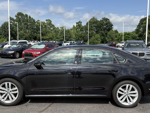 Used 2019 Volkswagen Passat 2.0T Wolfsburg w/ Wheels & Sunroof Package FWD image 7