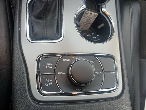 Used 2022 Jeep Grand Cherokee Laredo X image 31