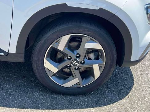 Used 2025 Hyundai Venue Limited FWD image 12