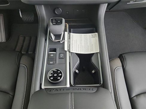 Used 2024 Nissan Pathfinder SL image 19