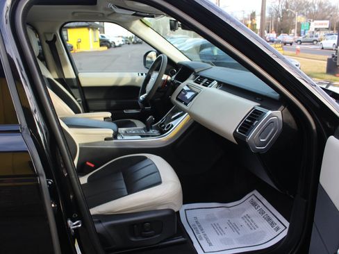 Used 2022 Land Rover Range Rover Sport HST image 18