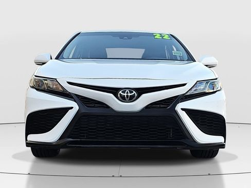Used 2022 Toyota Camry SE image 2