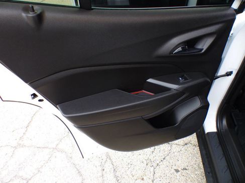 Used 2025 Chevrolet Trax RS w/ Driver Confidence Package image 16