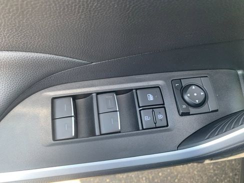 Used 2025 Toyota RAV4 XLE AWD/4WD image 13