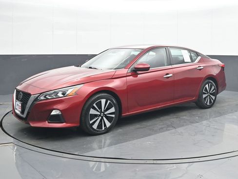 Used 2022 Nissan Altima 2.5 SV image 2